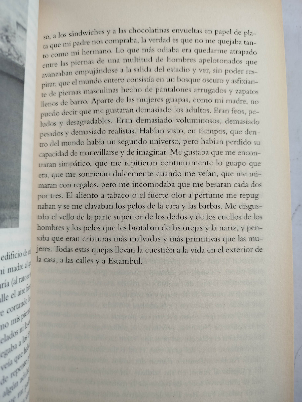 Estambul ciudad y recuerdos by Orhan Pamuk