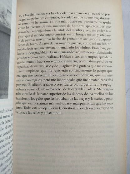 Estambul ciudad y recuerdos by Orhan Pamuk