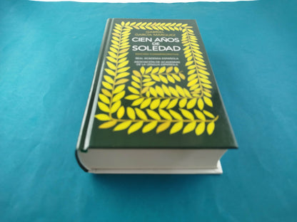 Cien años de soledad (Edición conmemorativa de la RAE y la ASALE) by Gabriel García Márquez