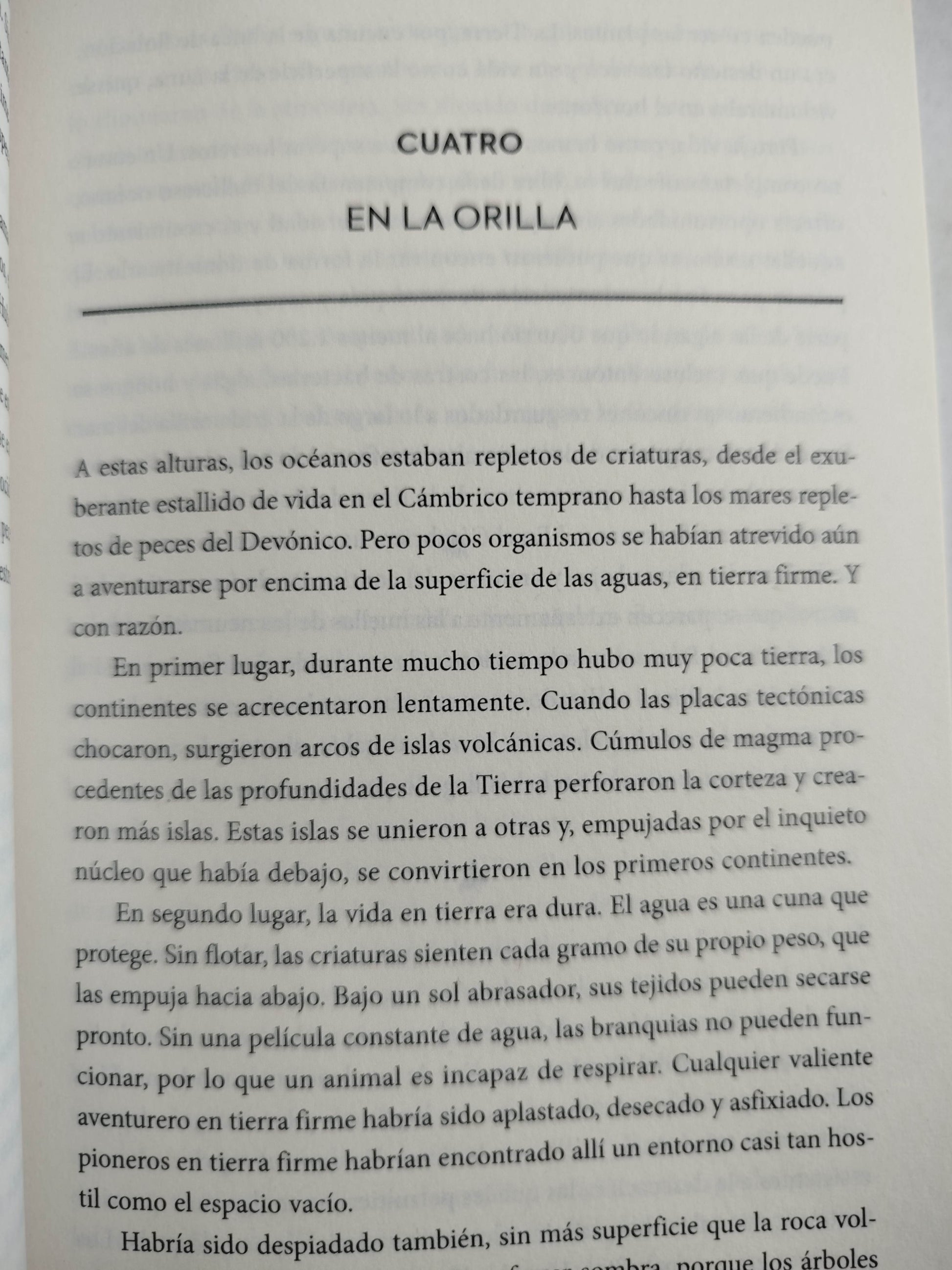 Una (muy) breve historia de la vida en la tierra by Henry Gee