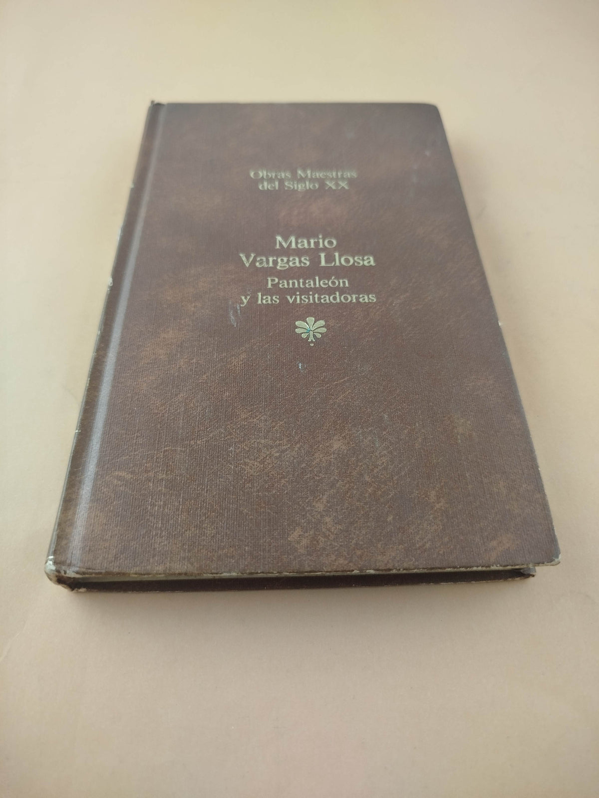 Pantaleón y las visitadoras by Mario Vargas Llosa