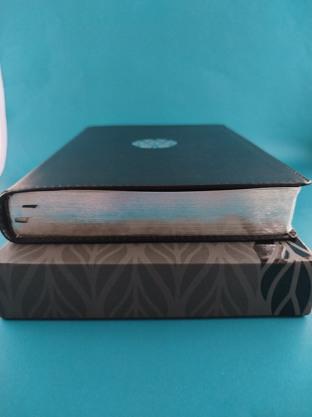 Biblia de estudio con herramientas de exégesis reina valera 1995 imitación piel negra by Reina Valera 1995
