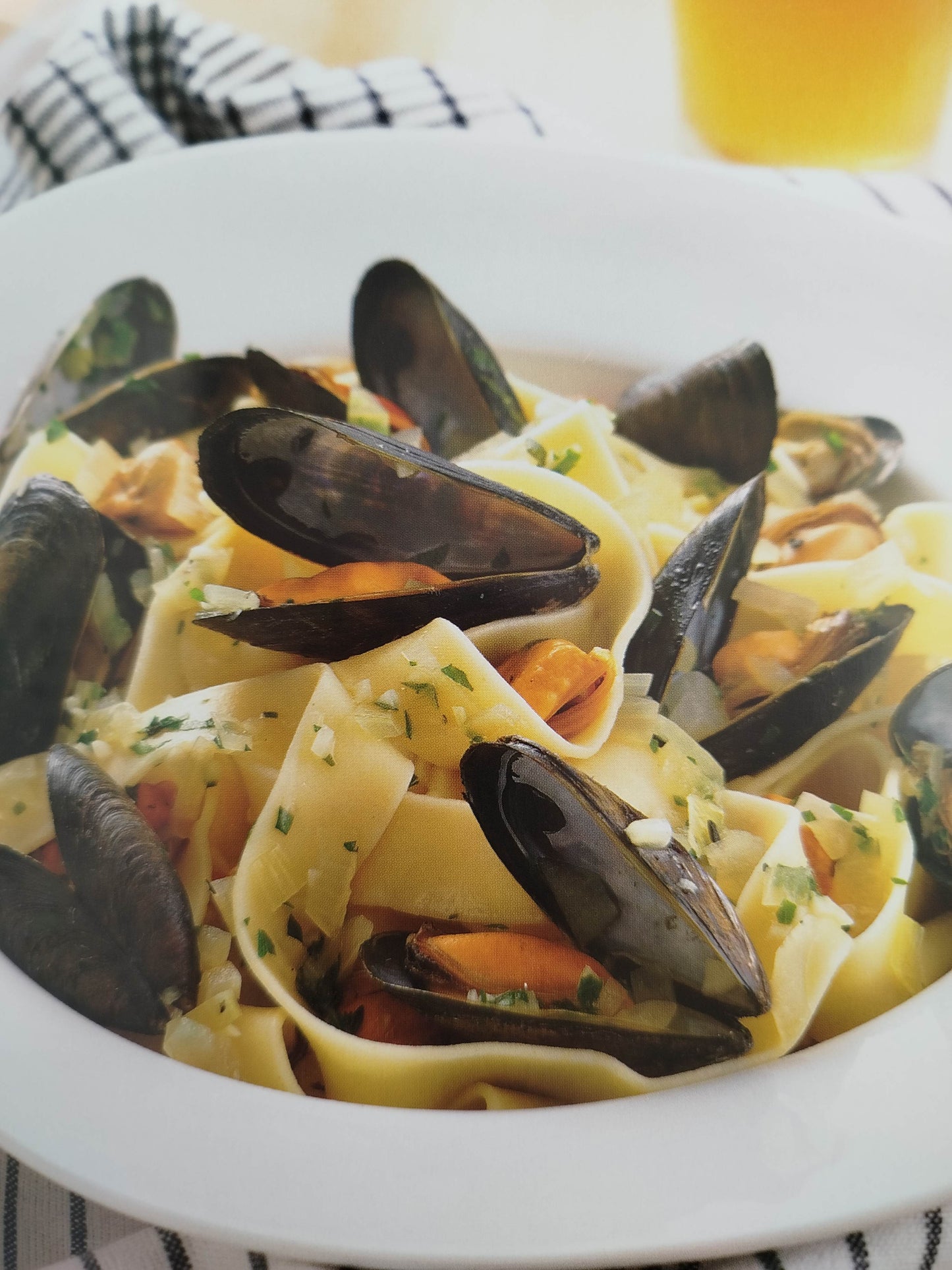 Pasta mas de 100 irresistibles recetas by Terry Jeavons