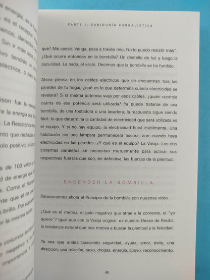 Dios usa lápiz labial by Karen Berg