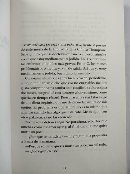 Mi navidad en un psiquiátrico by Mariángela Urbina Castilla