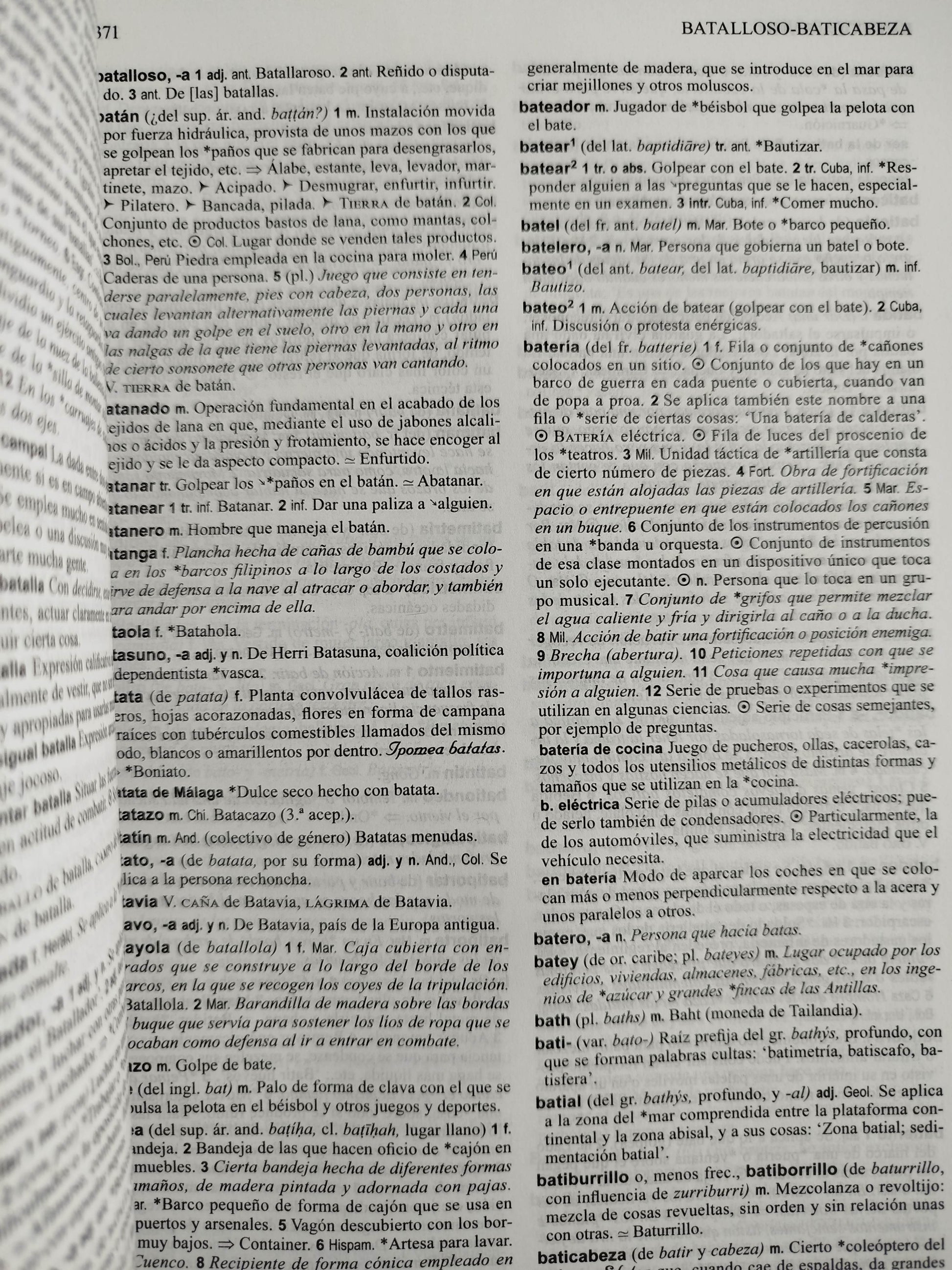 Diccionario De Uso Del Español María Moliner 2 Tomos by María Moliner