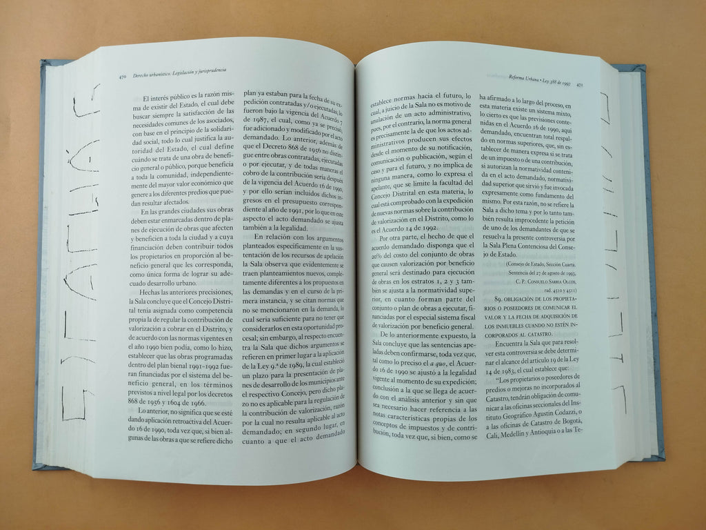 Derecho urbanístico legislación y jurisprudencia by Jaime Orlando Santofimio Gamboa