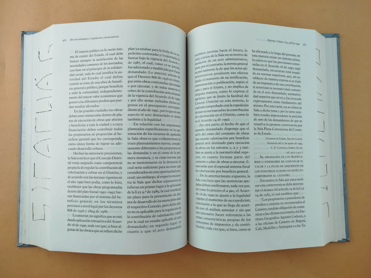 Derecho urbanístico legislación y jurisprudencia by Jaime Orlando Santofimio Gamboa