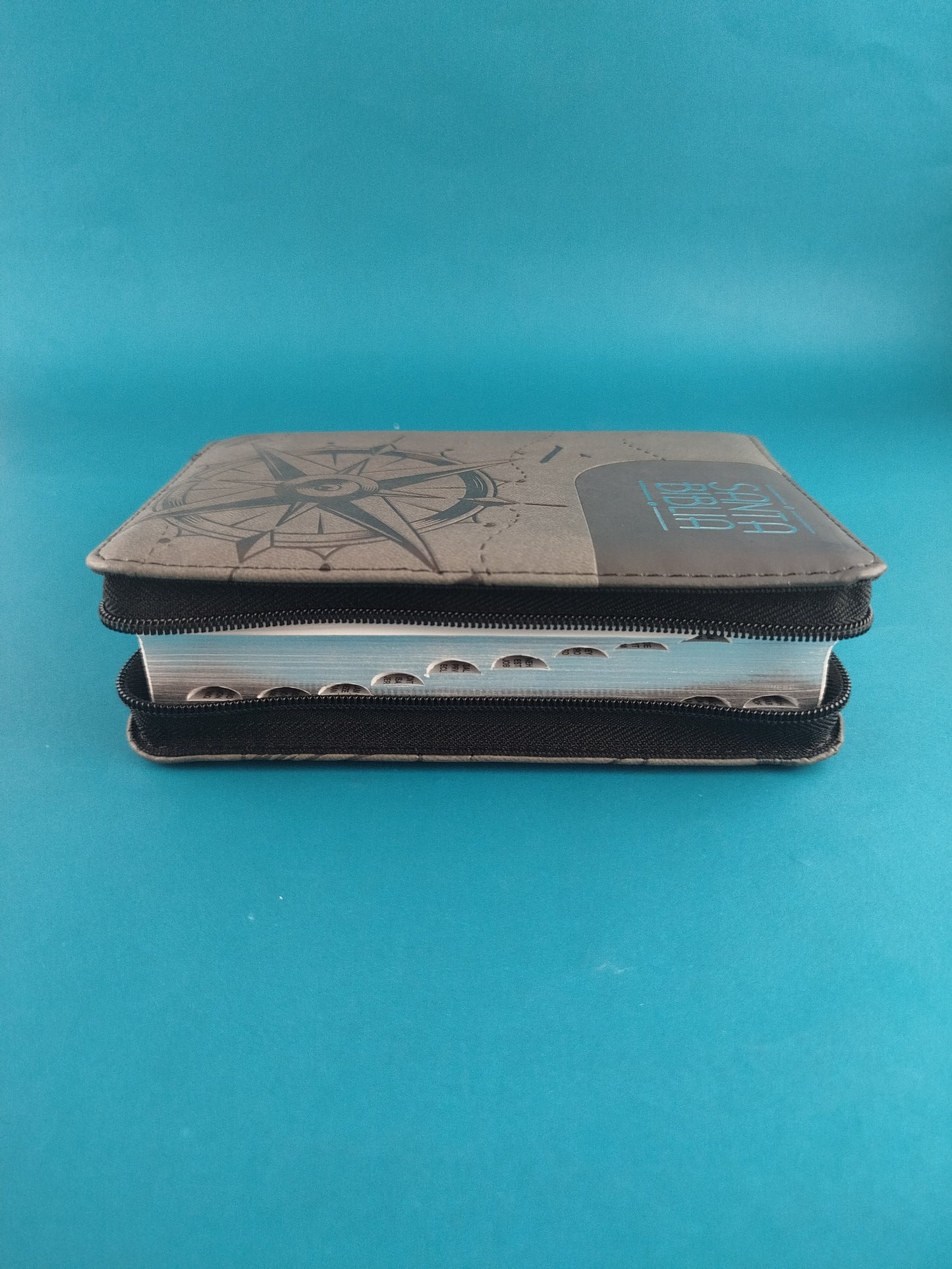 Biblia pequeña negra gris con índice