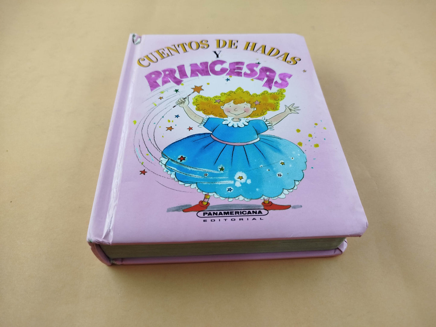Cuentos de hadas y princesas by Varios
