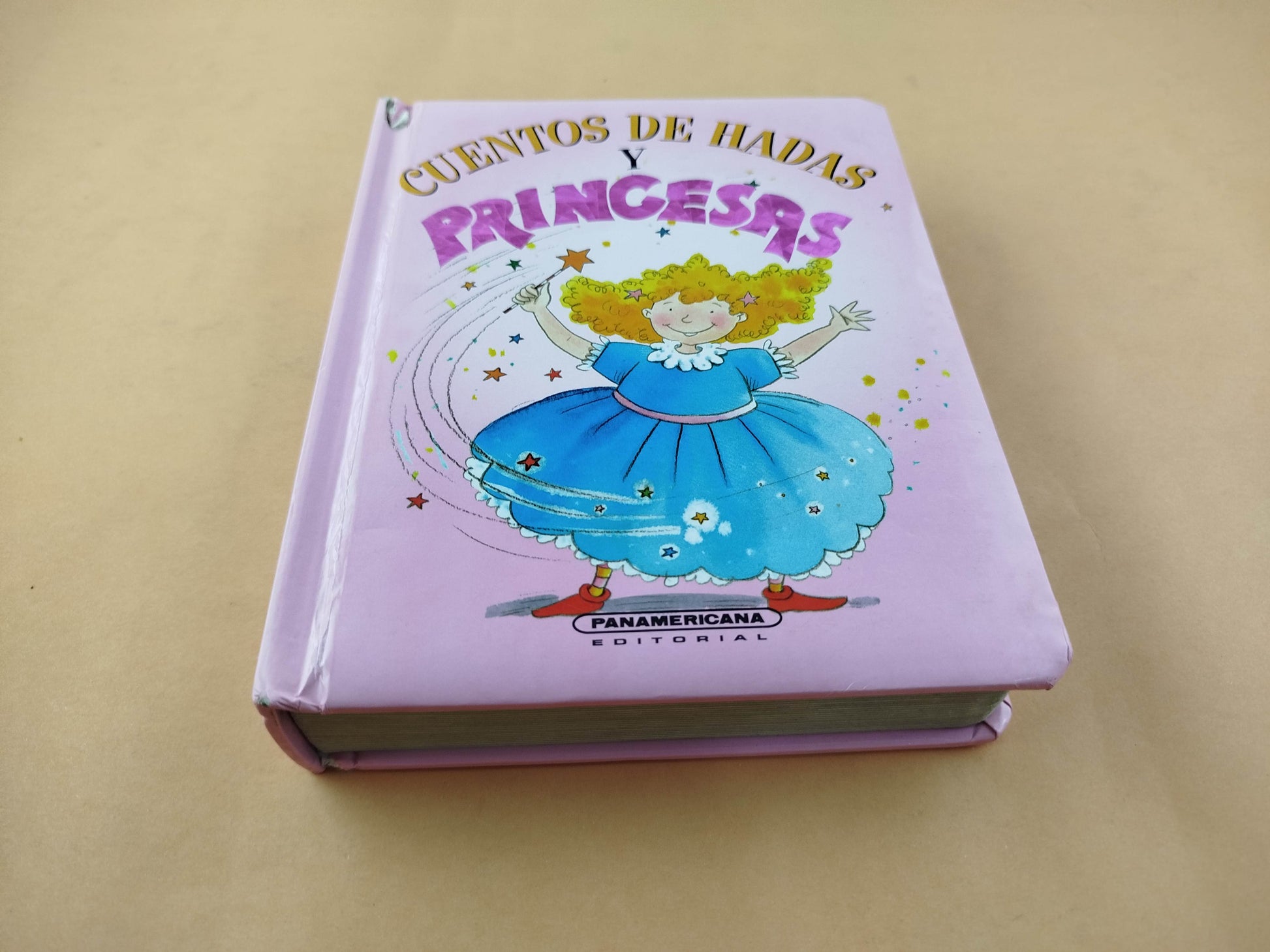 Cuentos de hadas y princesas by Varios