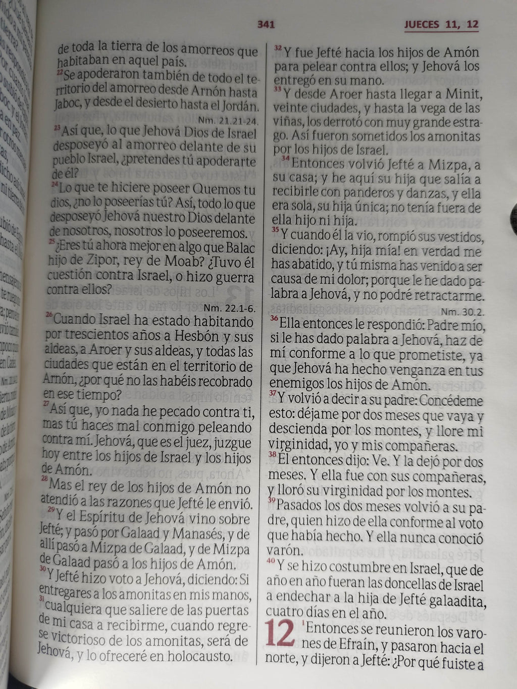 Biblia letra gigante beige negro borde blanco con cierre by Reina Valera 1960