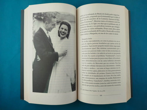 Álvaro Su Vida Y Su Siglo by Juan Esteban Constaín