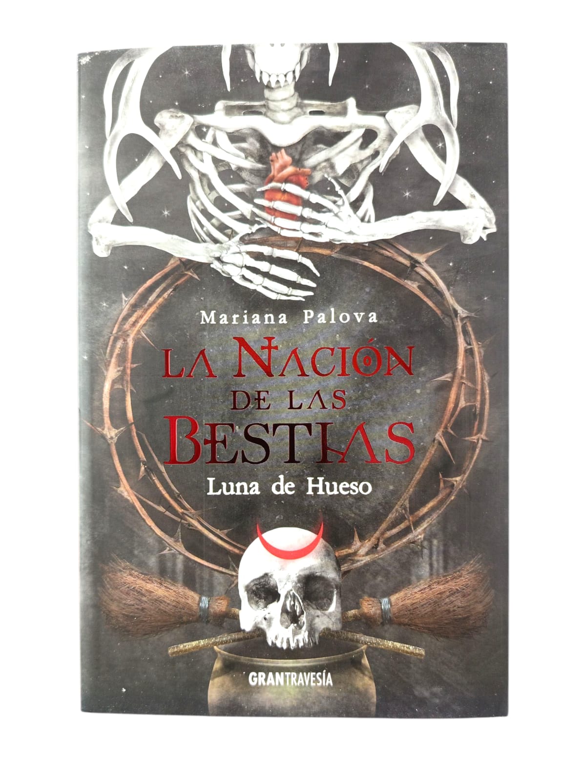 La nación de las bestias luna de humo by Mariana Palova