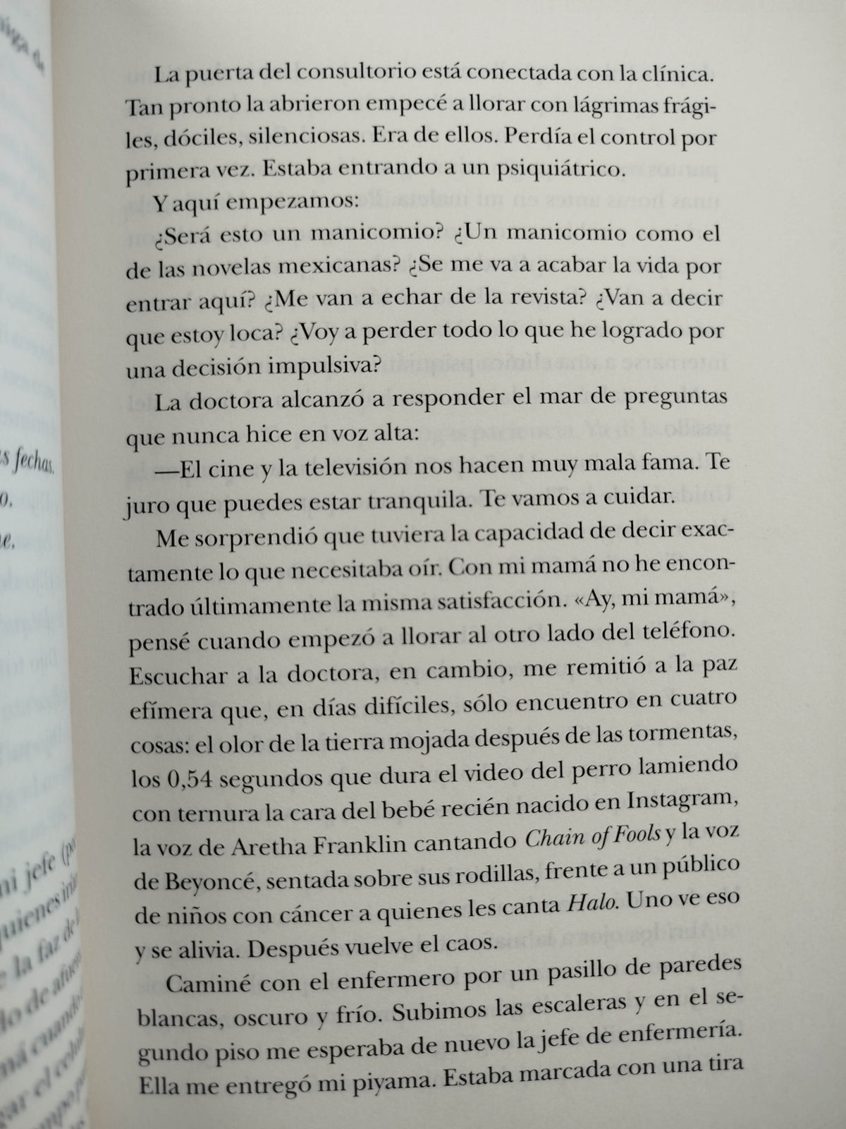 Mi navidad en un psiquiátrico by Mariángela Urbina Castilla