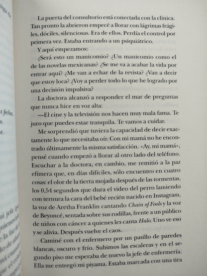 Mi navidad en un psiquiátrico by Mariángela Urbina Castilla