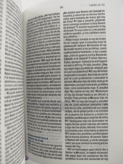 Biblia mini morada con cierre canto blanco by Reina Valera 1960