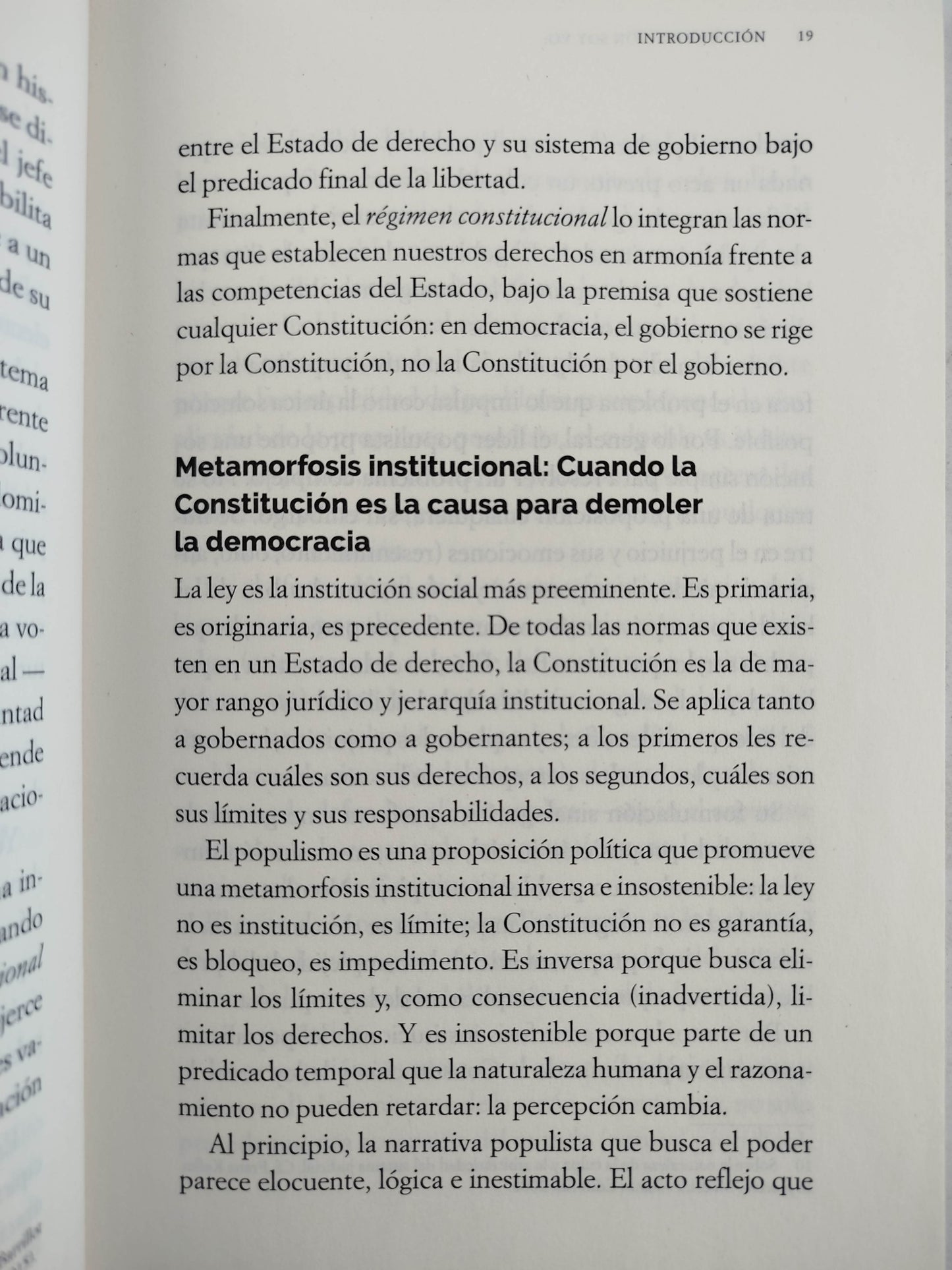 La Constitución soy yo by J. Mauricio Gaona