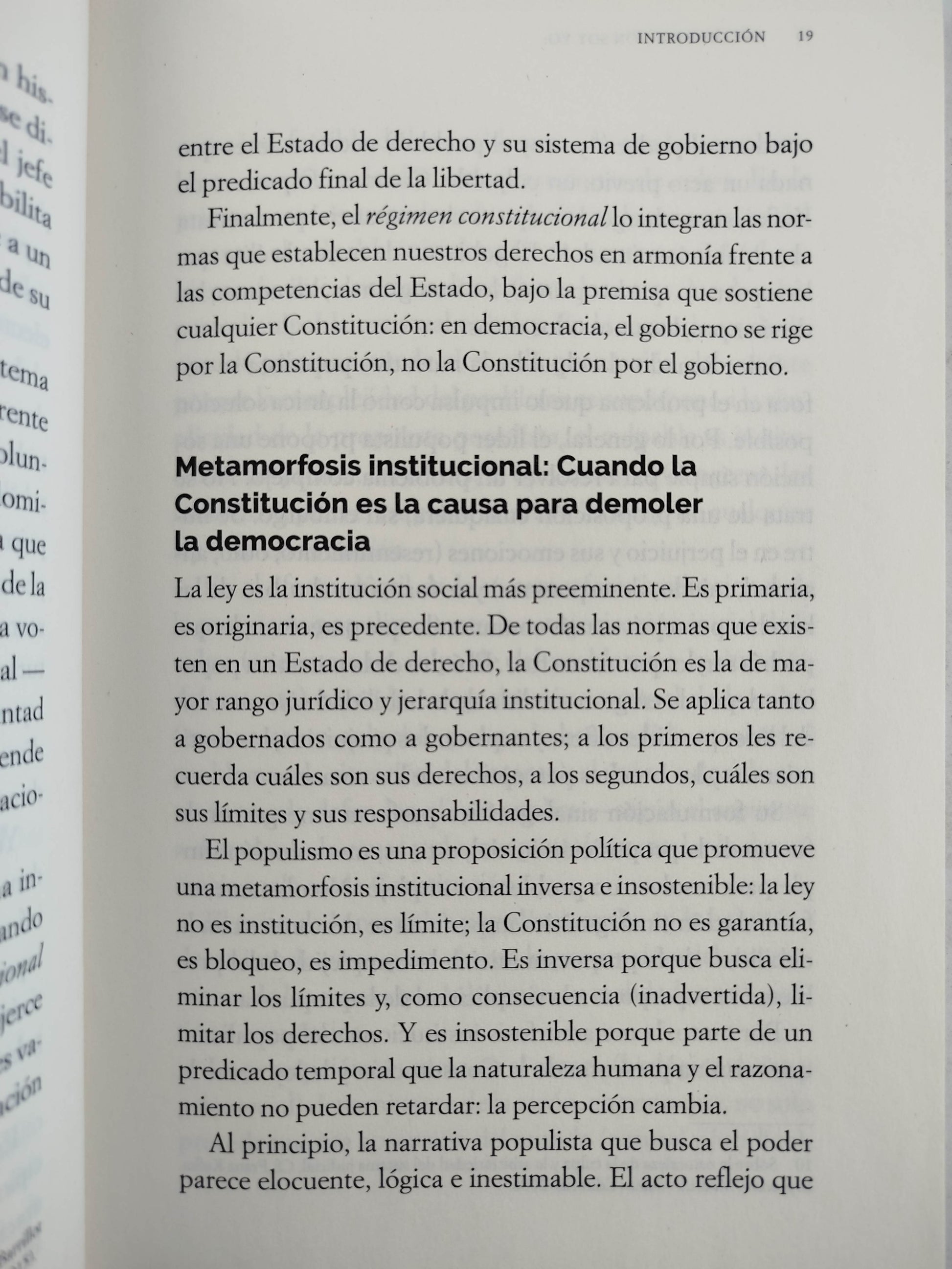 La Constitución soy yo by J. Mauricio Gaona