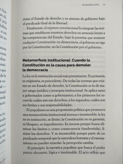 La Constitución soy yo by J. Mauricio Gaona