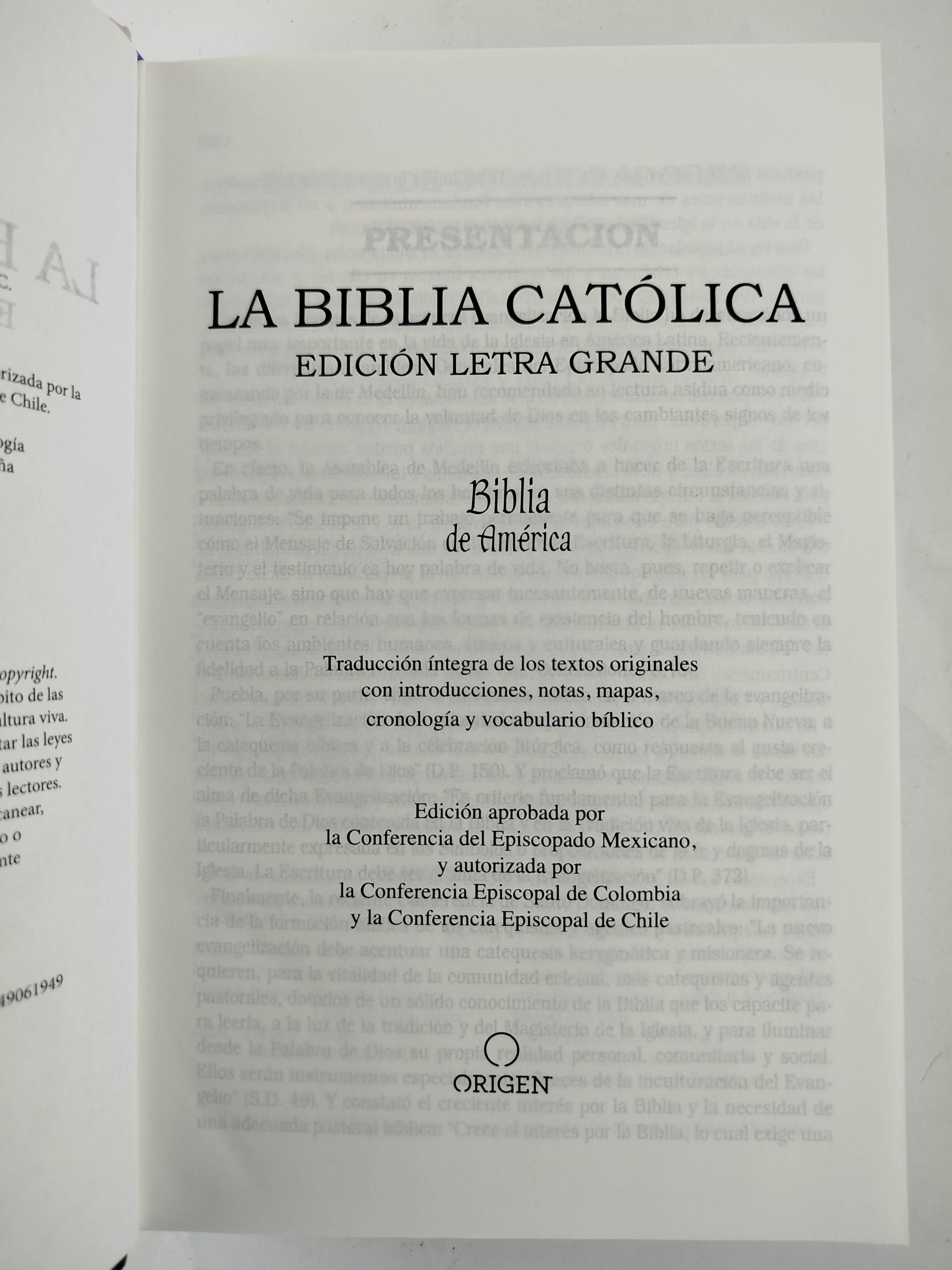 La Biblia Católica: Edición letra grande. Tapa dura, morada con flores by Cipriano Valera
