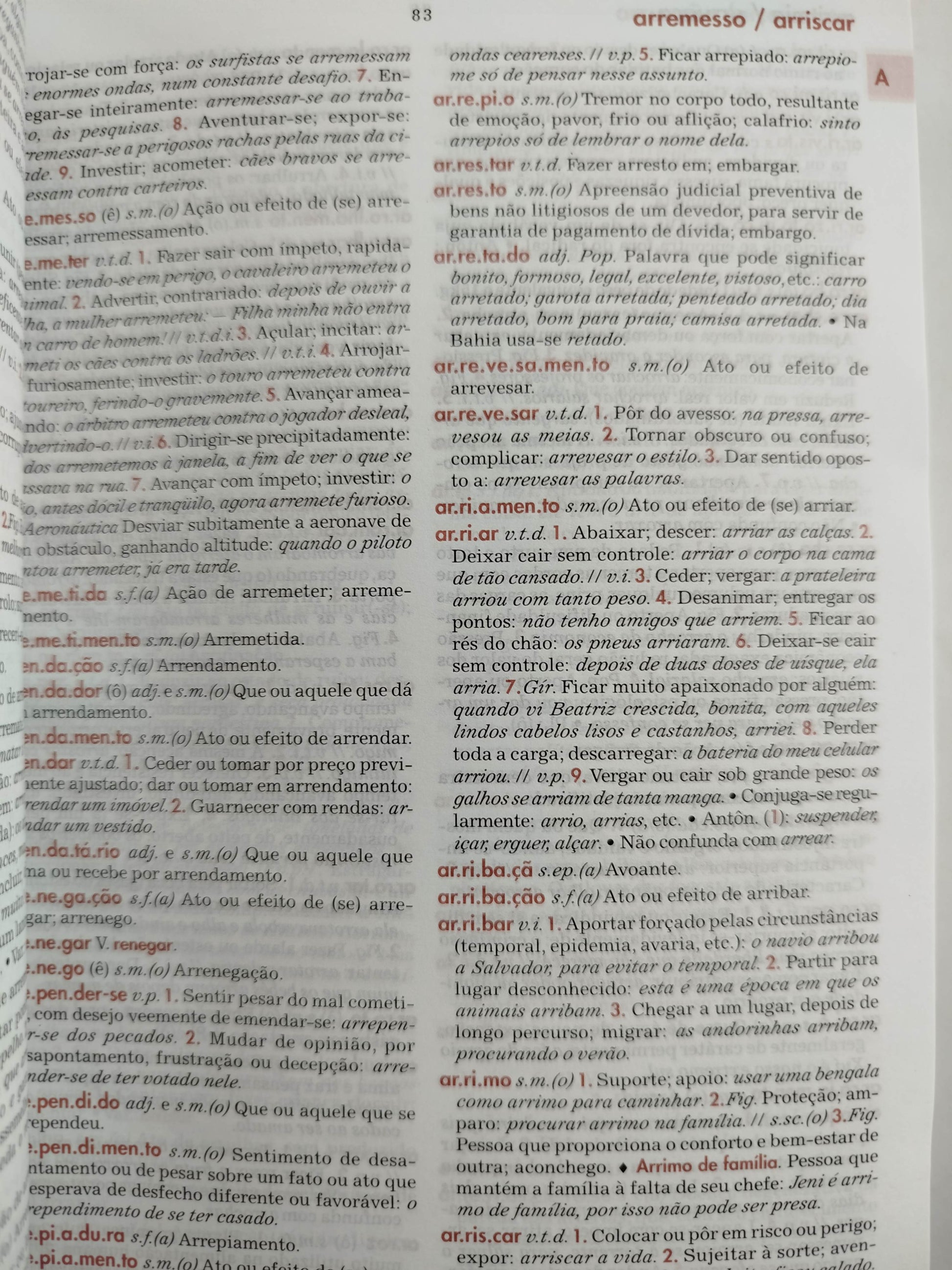 Diccionario essencial da lingua portuguesa by Luis Antonio Sacconi