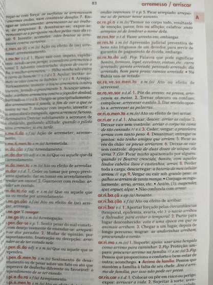Diccionario essencial da lingua portuguesa by Luis Antonio Sacconi