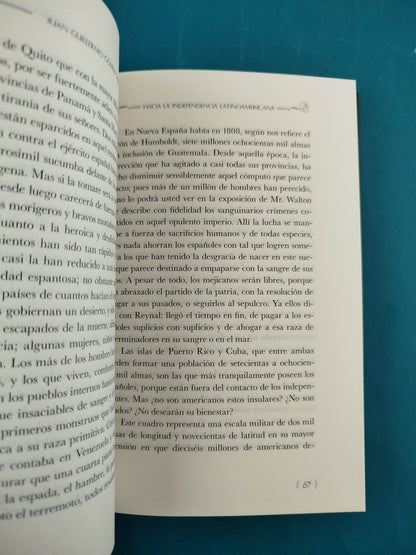 Hacia la independencia latinoamericana: de Bolivar a González Prada by Juan Guillermo Gómez García