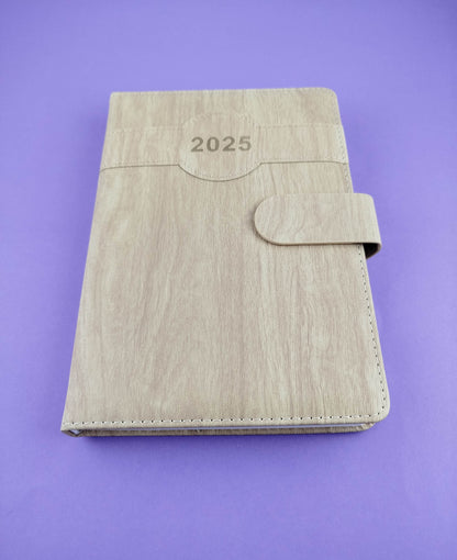 Agenda ejecutiva 2025 broche beige