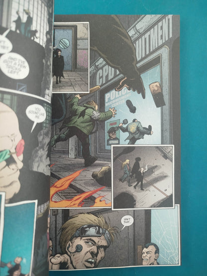 Transmetropolitan 10: One More Time by Warren Ellis Darick Robertson