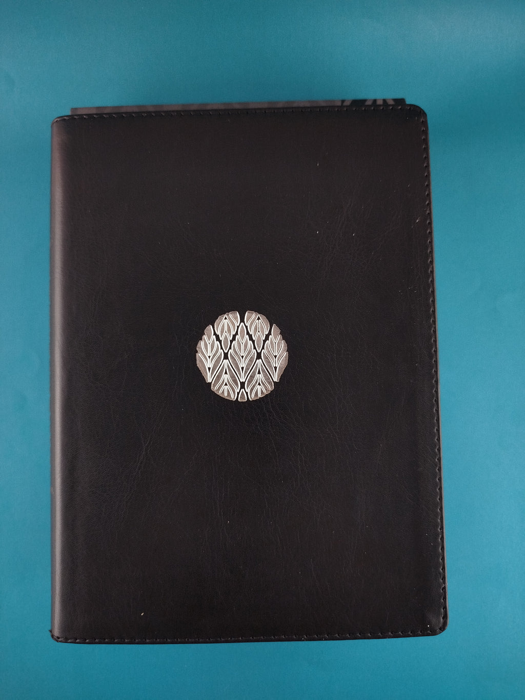 Biblia de estudio con herramientas de exégesis reina valera 1995 imitación piel negra by Reina Valera 1995