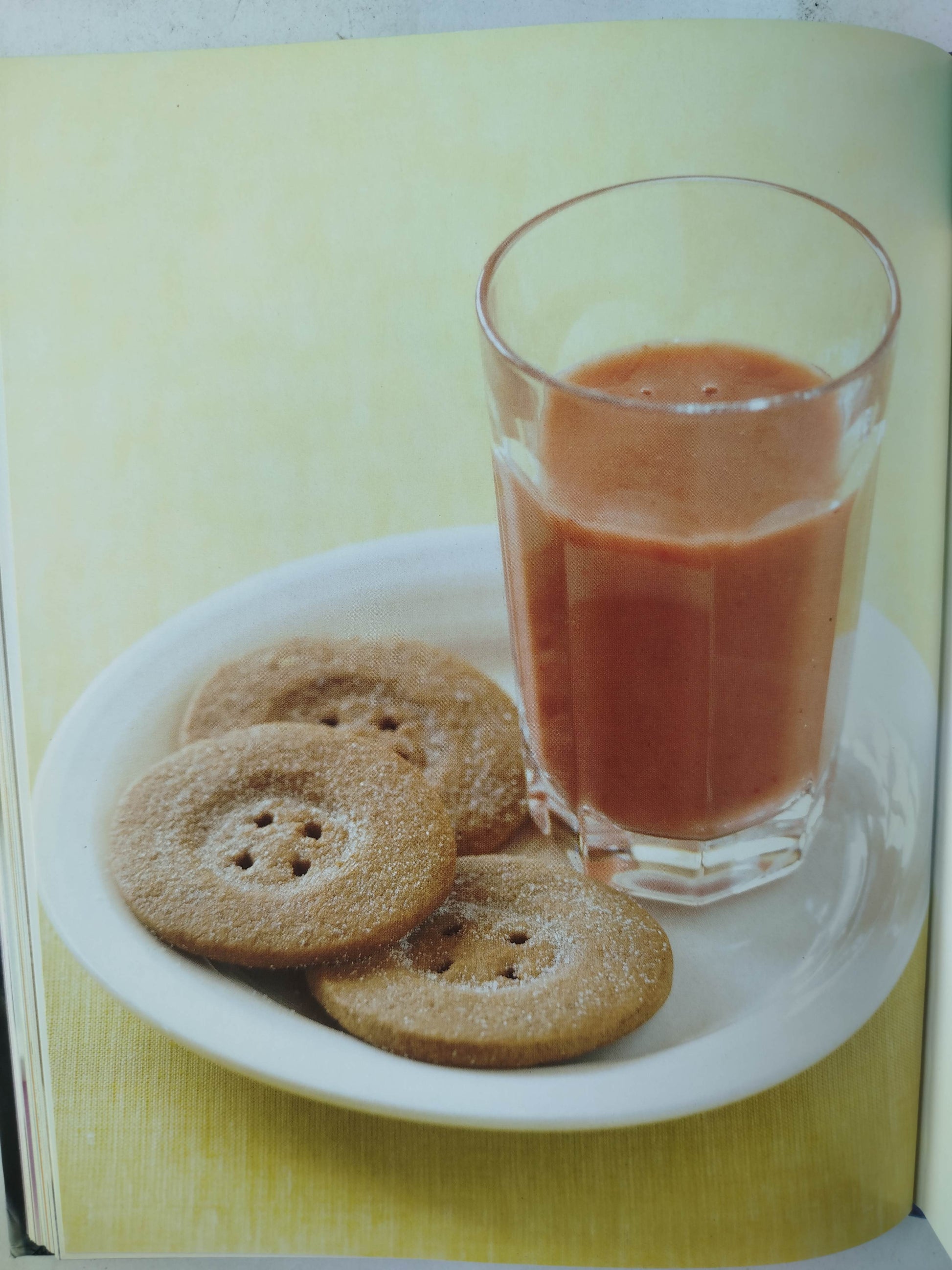 Con las manos en la masa.... 100 galletas by Linda Doeser