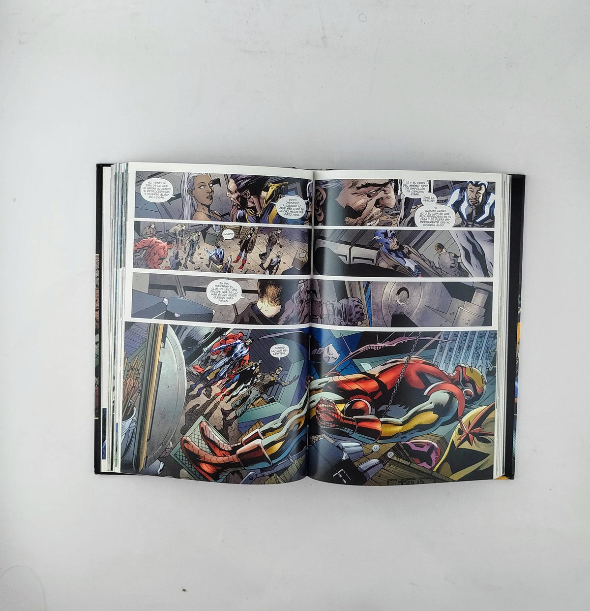 Los vengadores la era de ultrón by Brian M. Bendis Brayan Hitch
