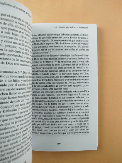 Una Mujer Conforme al Corazón de Dios by Elizabeth George