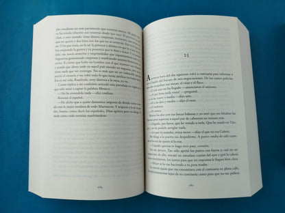 Estuche El Tiempo Entre Costuras Y Sira