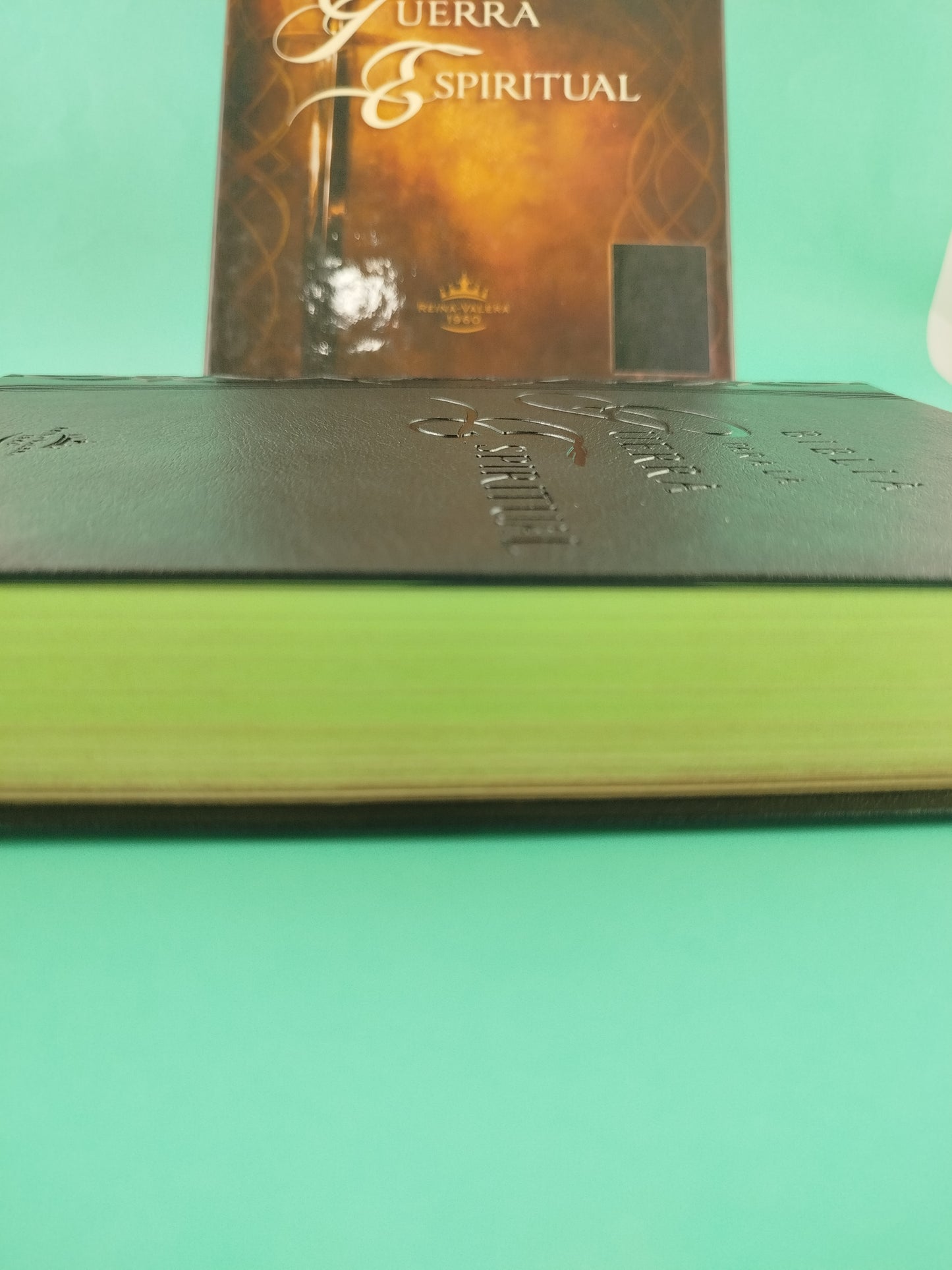 Biblia Guerra Espiritual Semipiel Negra