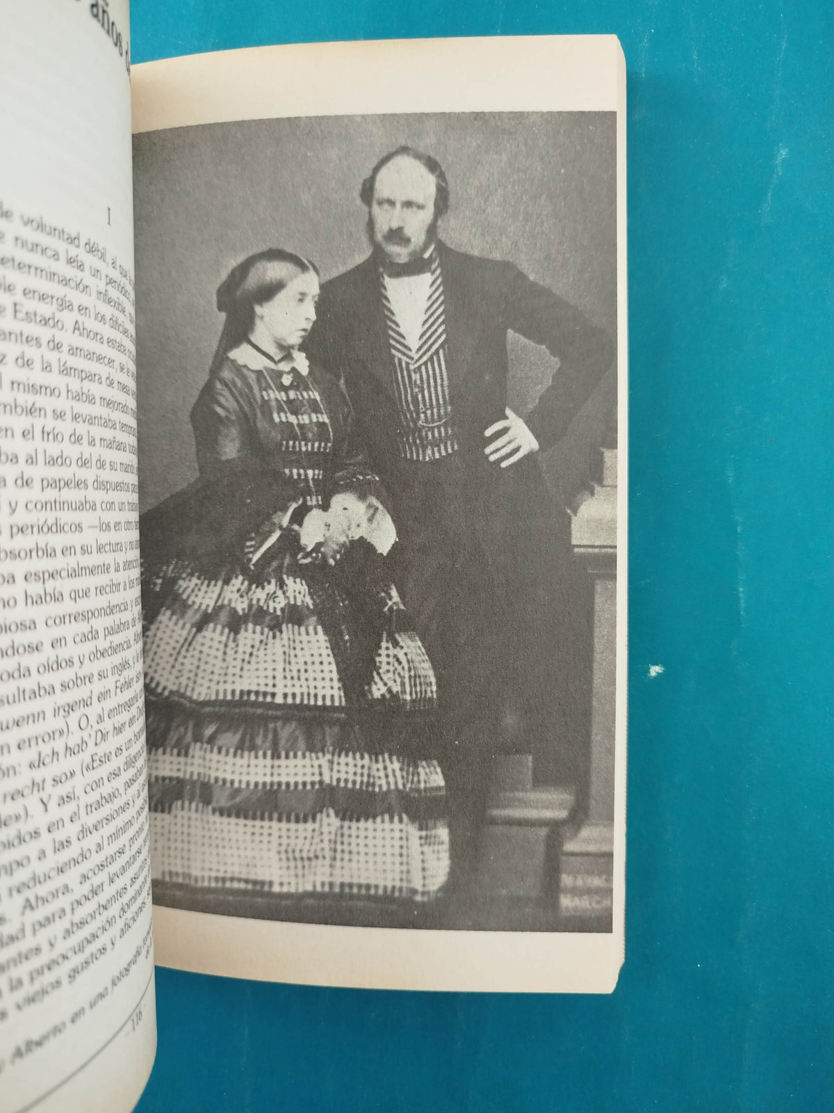 Victoria I by Lytton Strachey