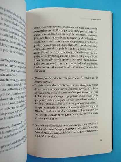 ¿está Jodida Bogotá? Los Alcaldes Bogotanos Analizan La Situación de la ciudad by Lariza Pizano