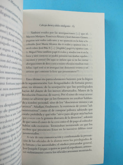 Cabezas duras y dedos inteligentes by Alberto Mayor Mora
