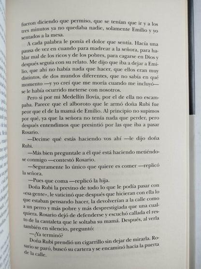 Rosario tijeras by Jorge Franco