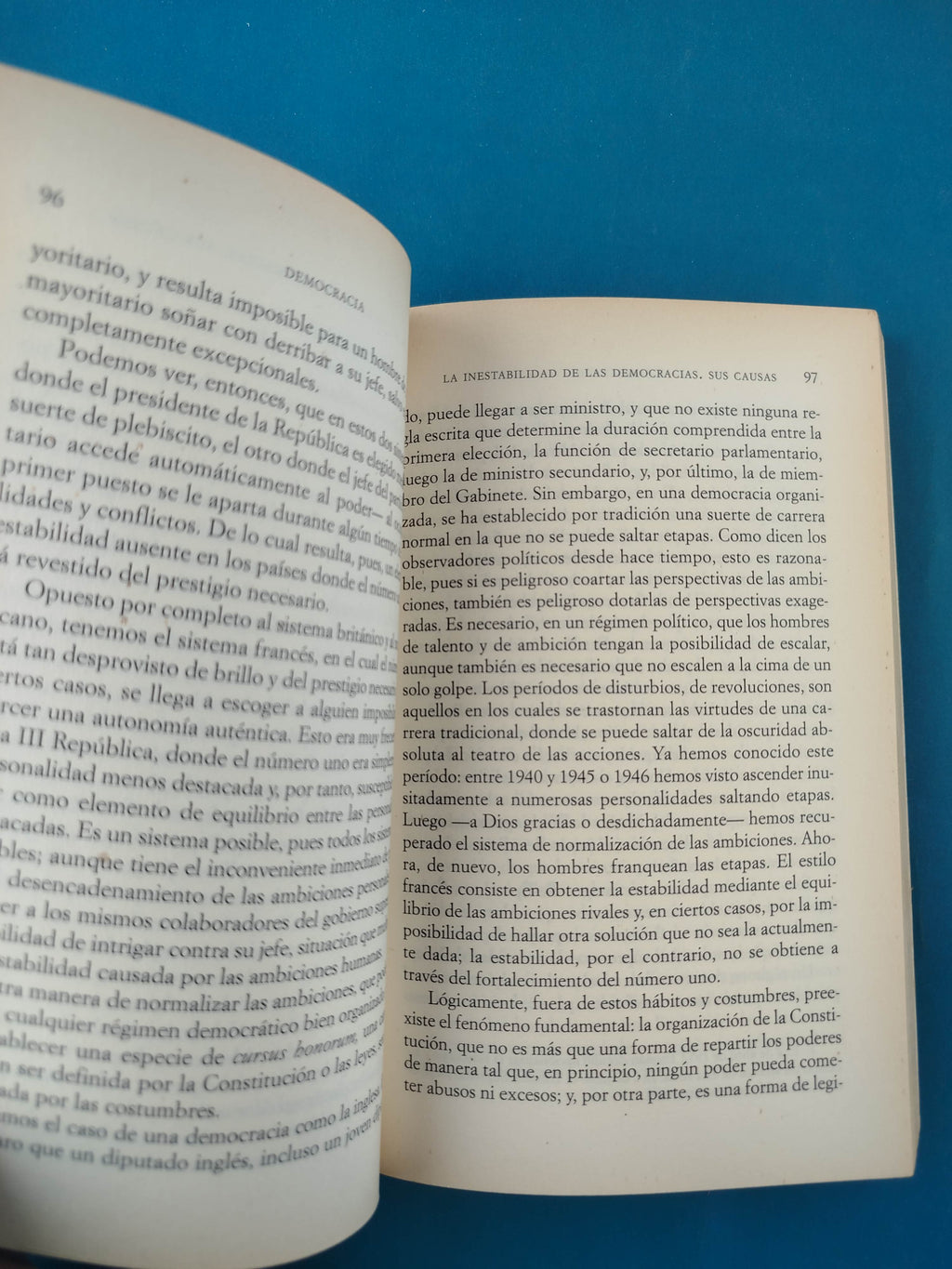 Introducción a la filosofía política : democracia y revolución by Raymond Aron