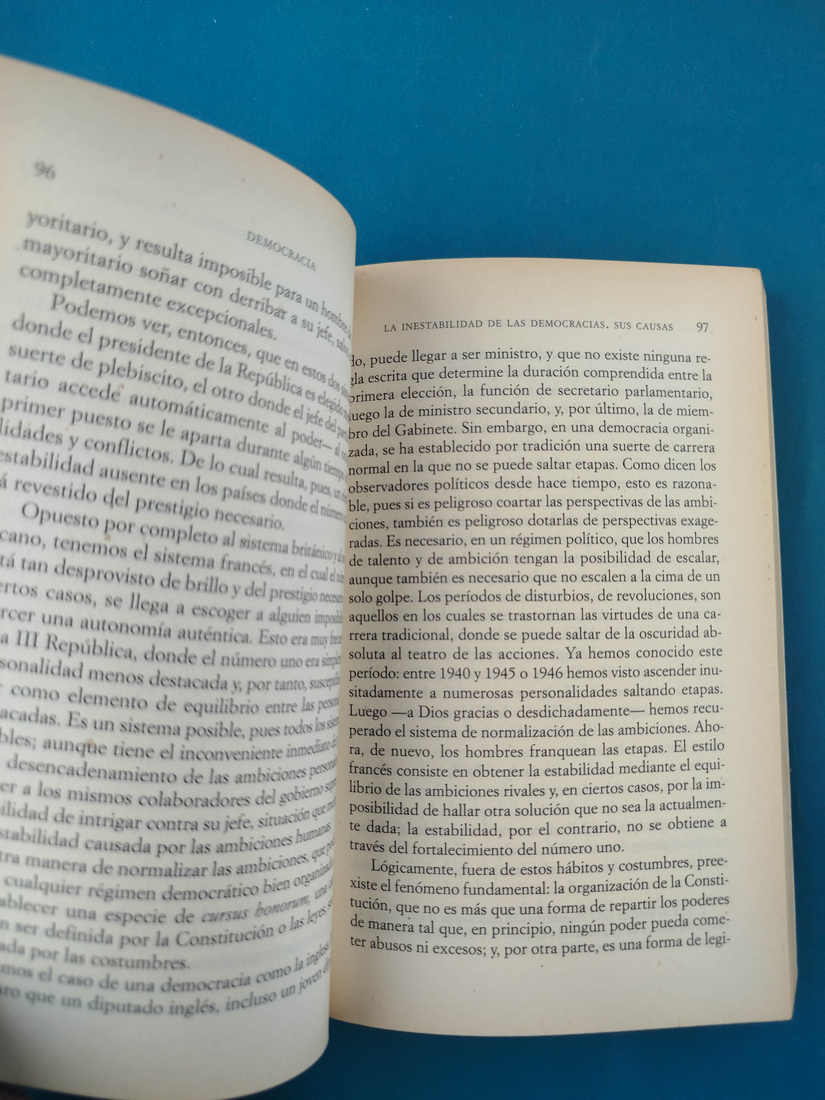 Introducción a la filosofía política : democracia y revolución by Raymond Aron