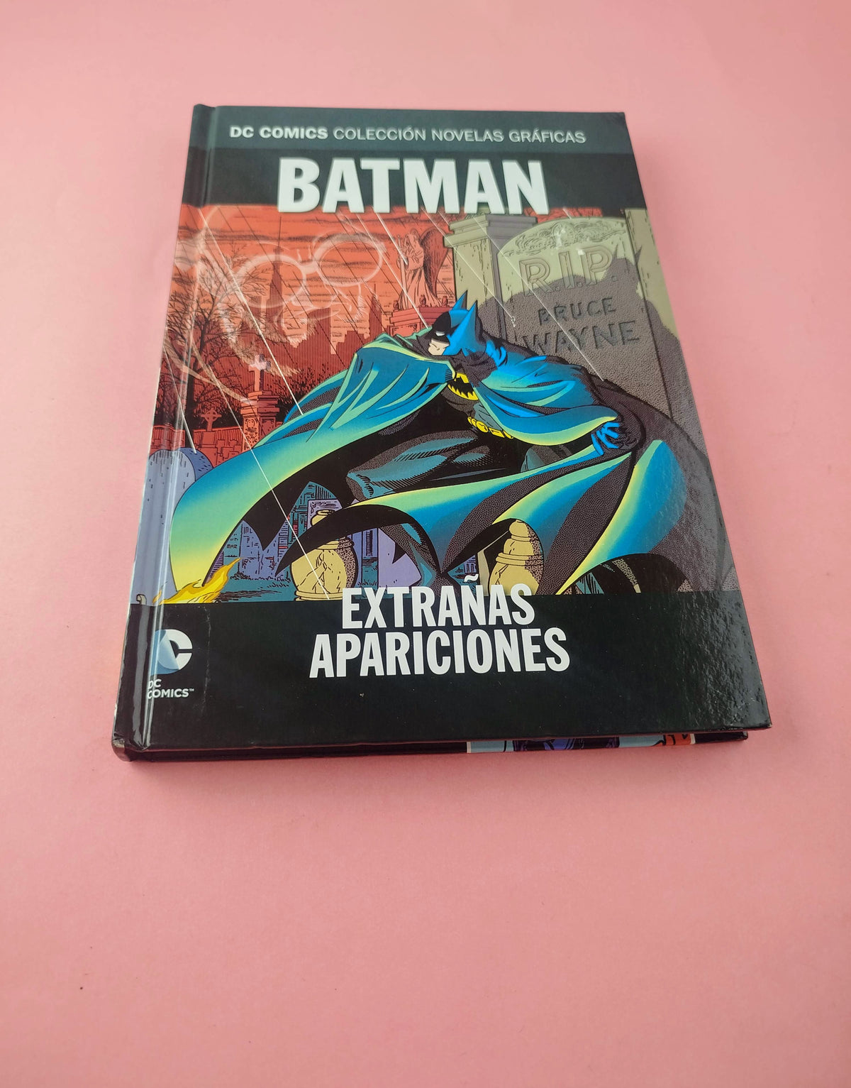 Batman: Extrañas apariciones Volumen 44 by V C Andrews