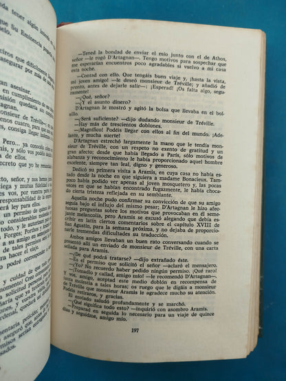 Los tres mosqueteros by Alexandre Dumas