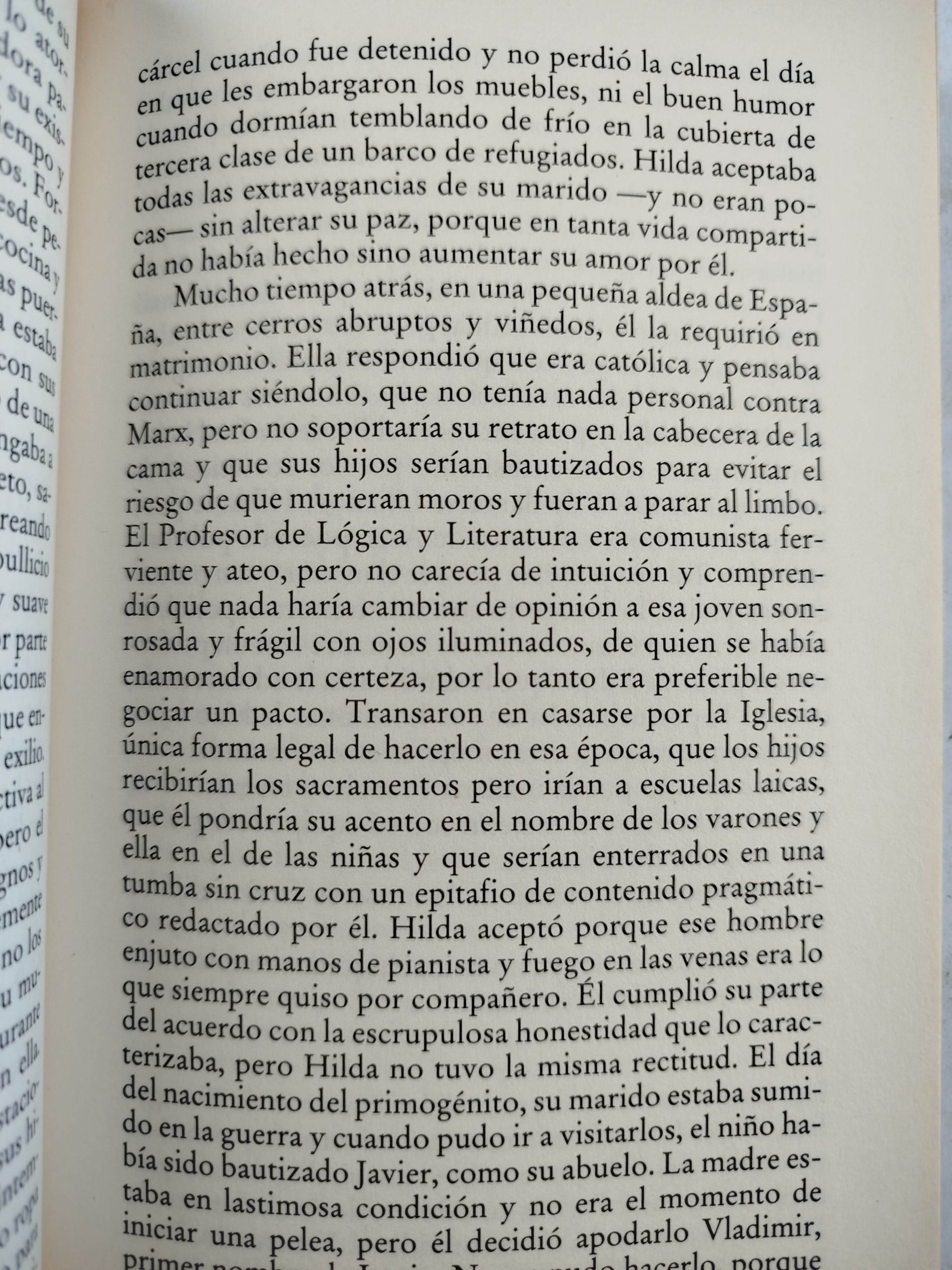 De amor y de sombra by Isabel Allende
