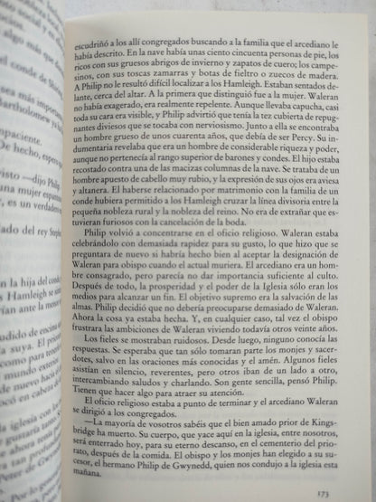 Los Pilares de la tierra by KEN FOLLETT