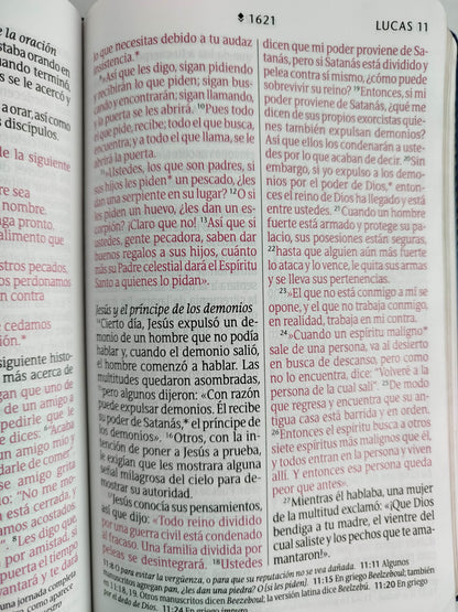Biblia NTV azul flores letra grande by Nueva Traducción Viviente