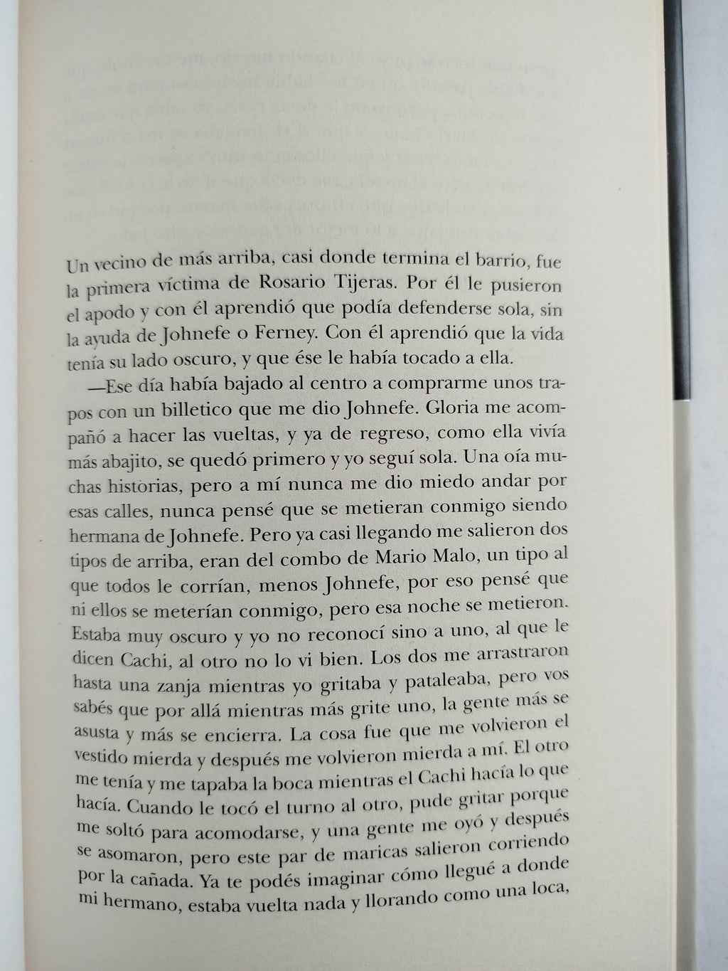 Rosario tijeras by Jorge Franco