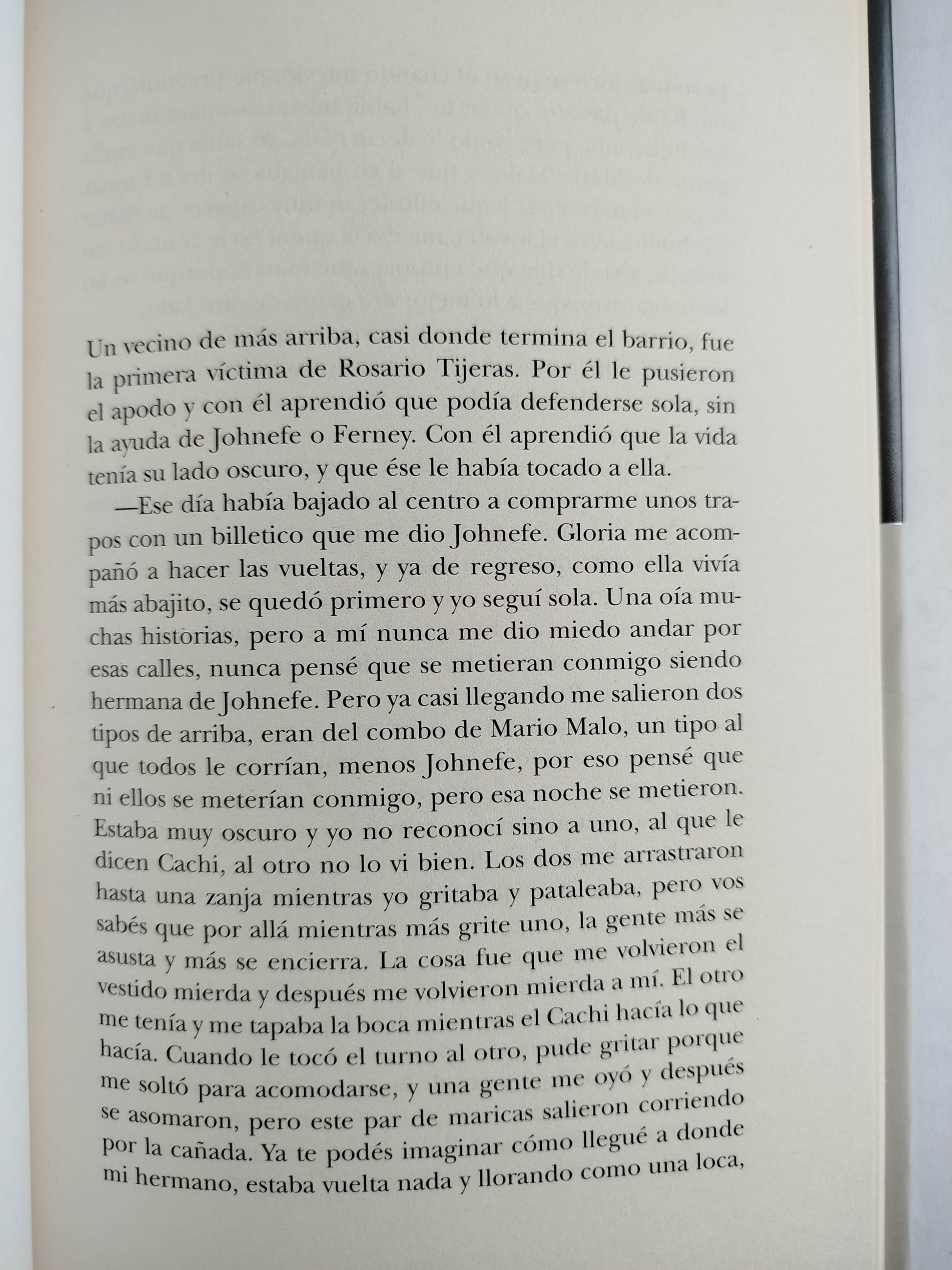 Rosario tijeras by Jorge Franco