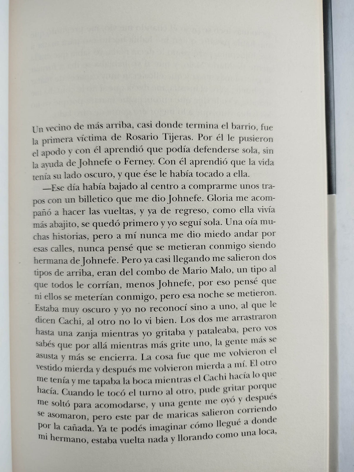 Rosario tijeras by Jorge Franco